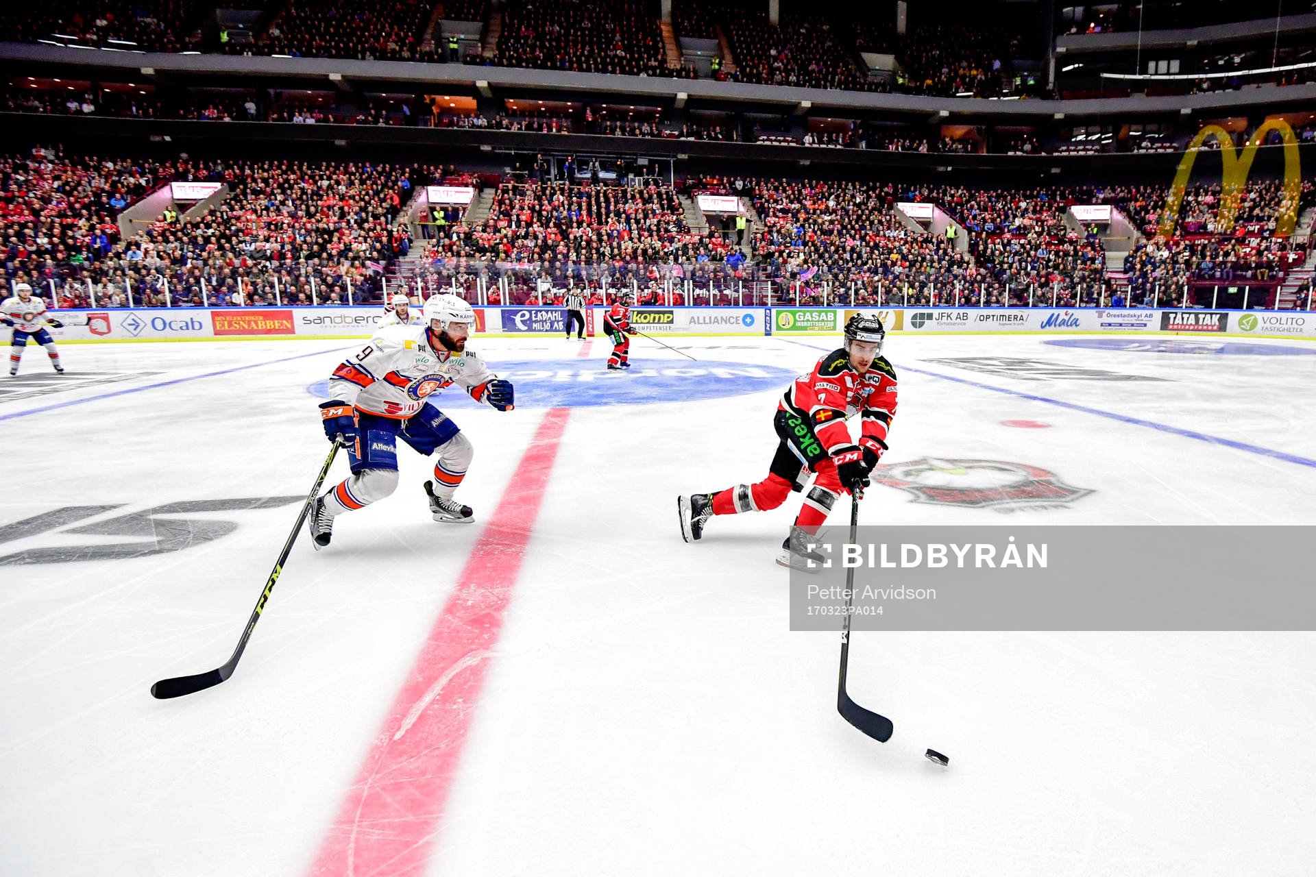 Malmö Redhawks Nils Andersson och Växjös Josh Hennessy