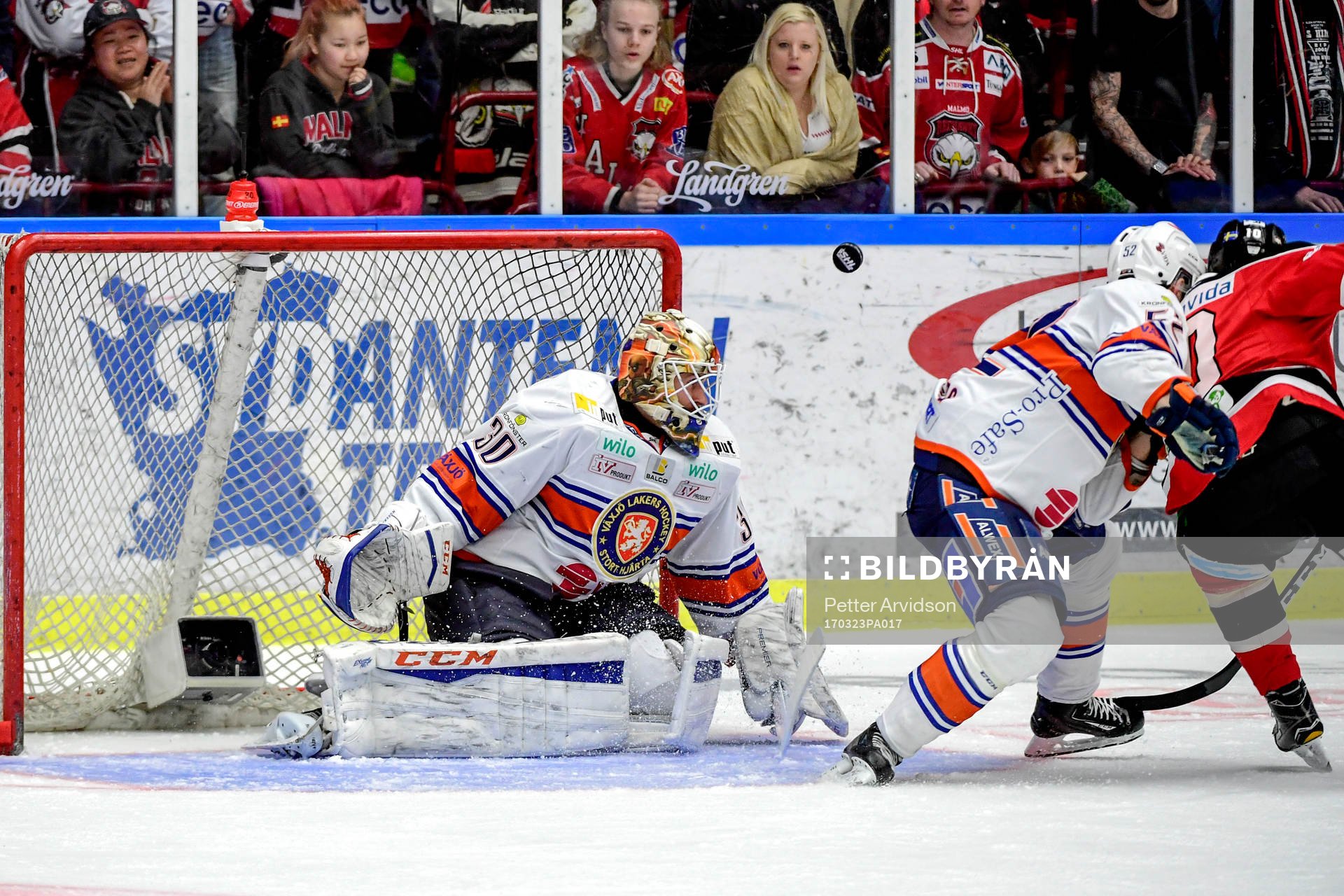 Malmö Redhawks Robin Alvarez oroar framför Växjös