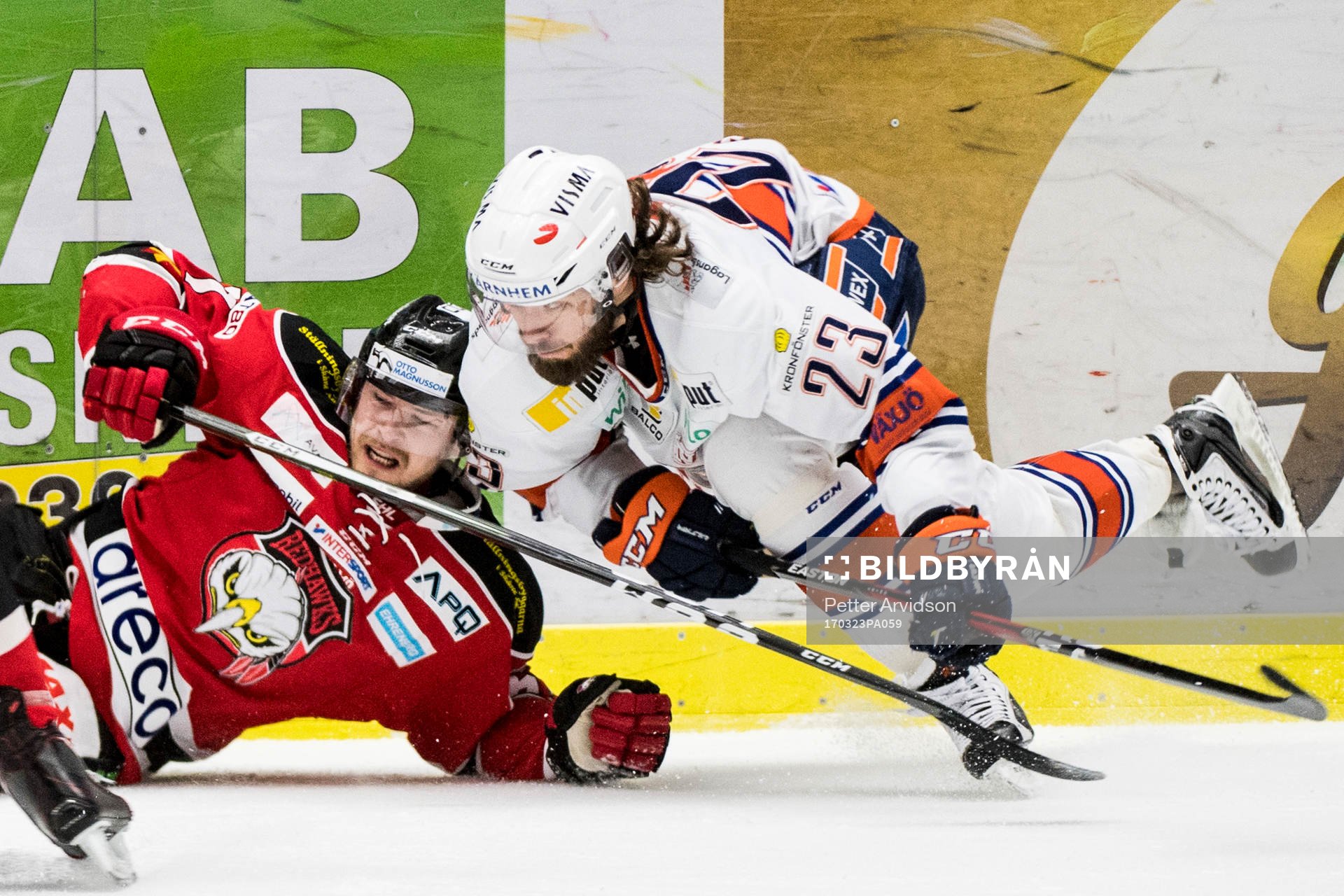 Malmö Redhawks Nicklas Jadeland och Växjös Ville Leino
