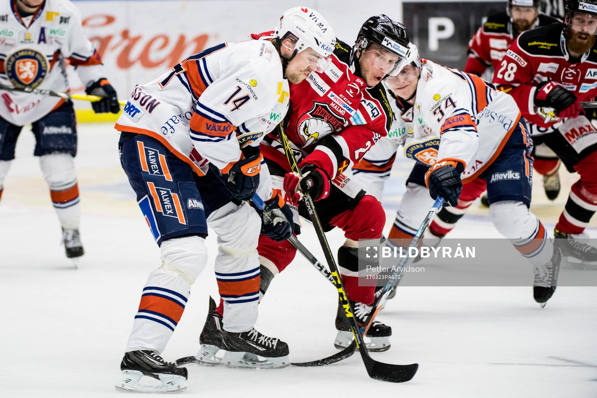 Malmö Redhawks Erik Forssell mot Växjös Emil Pettersson
