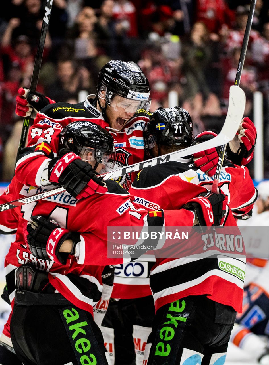Malmö Redhawks Christoffer Forsberg (m) jublar