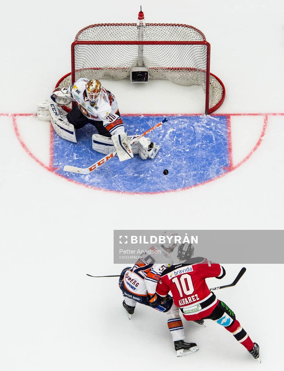 Malmö Redhawks Robin Alvarez oroar mot Växjös målvakt