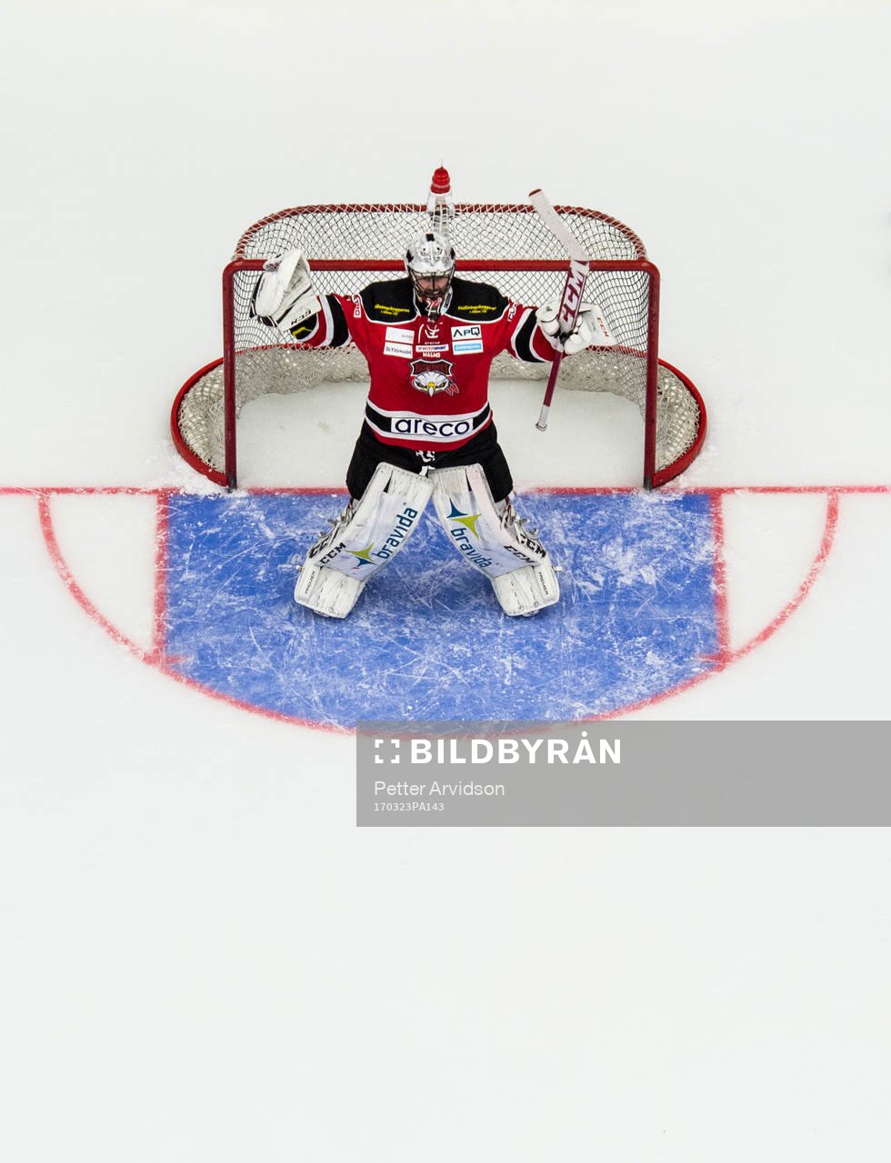 Malmö Redhawks målvakt Cristopher Nihlstorp jublar