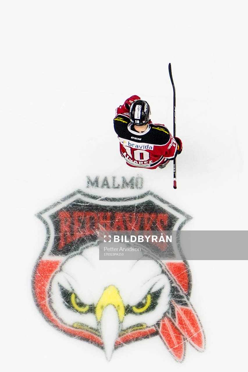 Malmö Redhawks Robin Alvarez deppar bredvid Malmö