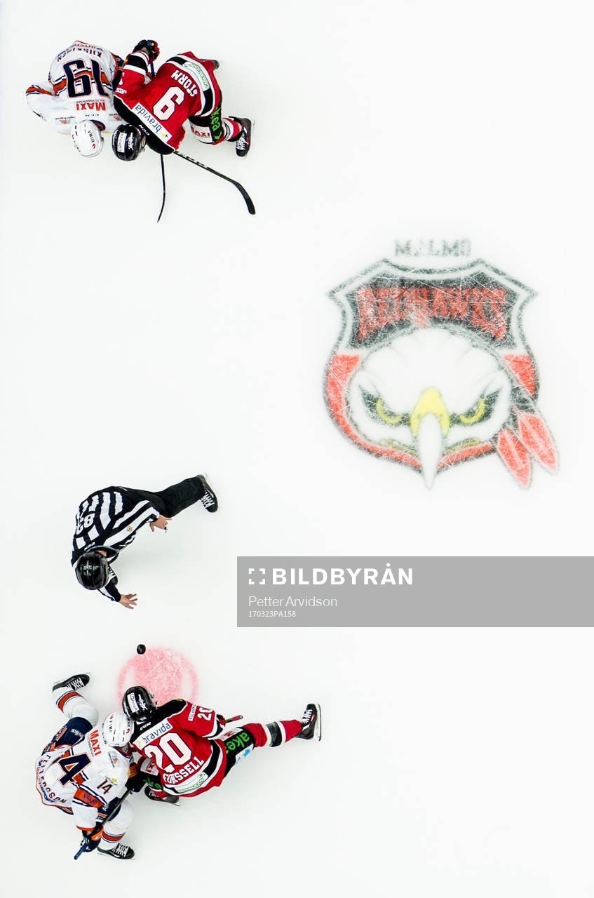 Malmö Redhawks Erik Forssell och Växjös Emil Pettersson