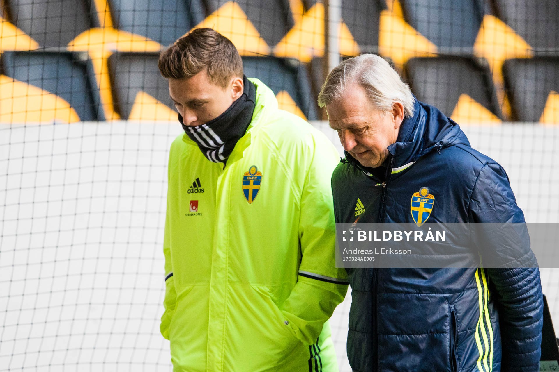 Sveriges Victor Nilsson Lindelöf och landslagschef Lars