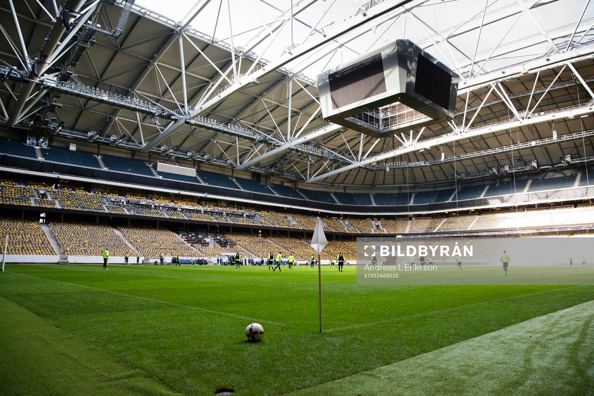 Spelarna utför en övning på Friends Arena