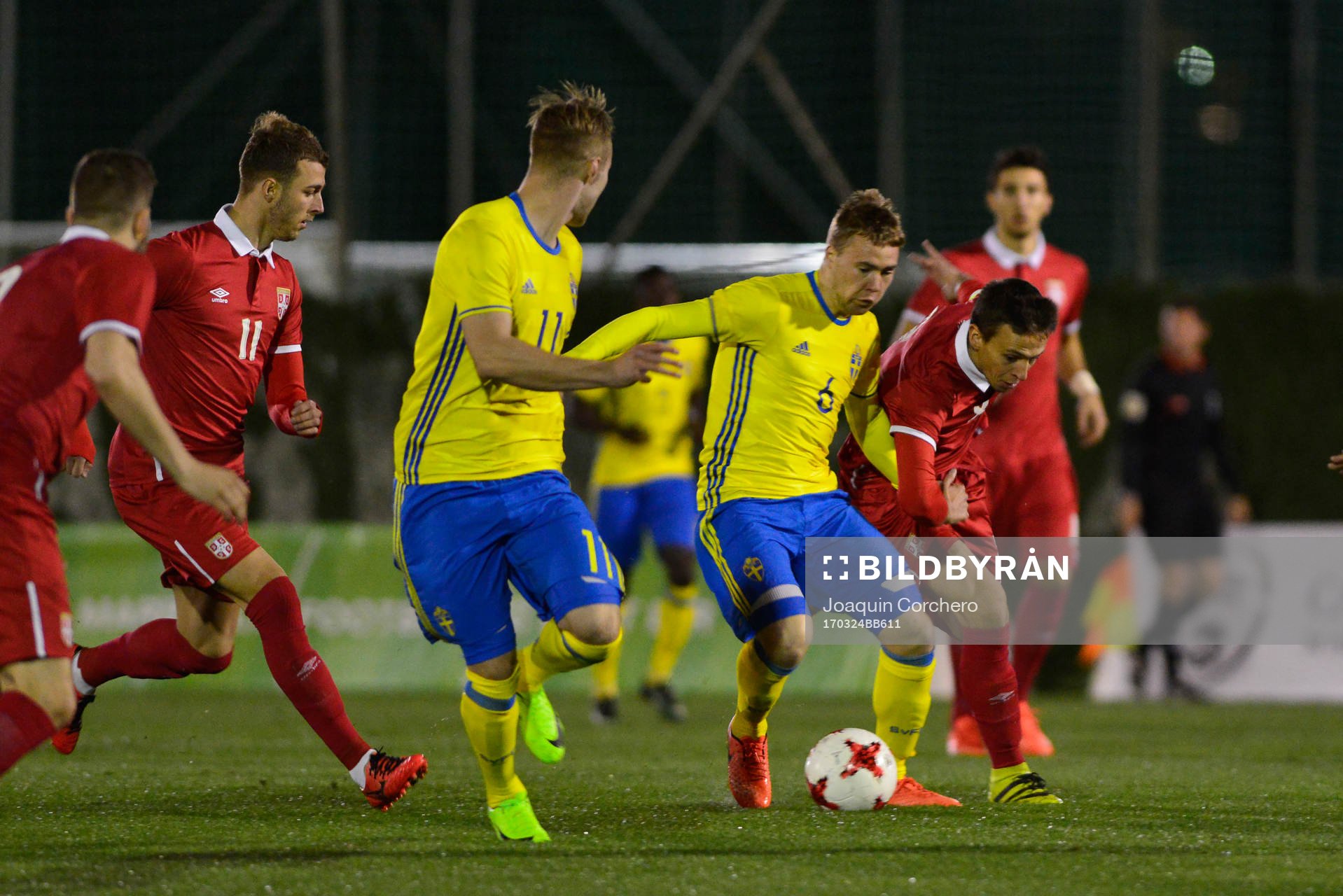 SIMON TIBBLING (6 SWEDEN) FIGHT A BALL WITH NERMANJA
