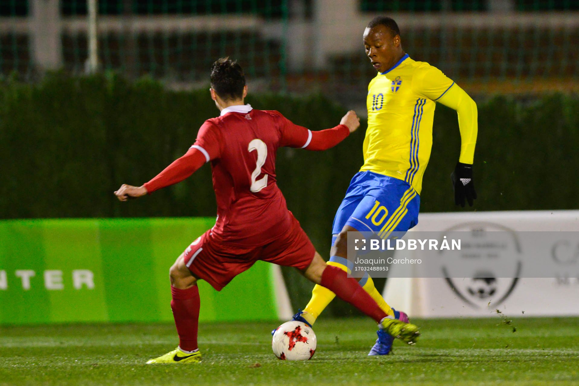 CARLOS STRANDBERG (10 SWEDEN) PASS THE BALL