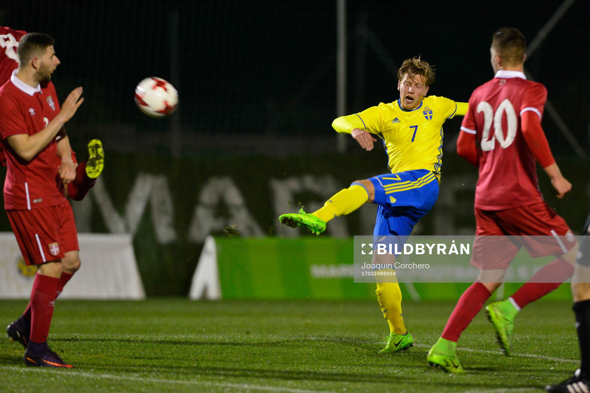ALENXANDER FRANSSON (7 SWEDEN) SHOOT THE BALL