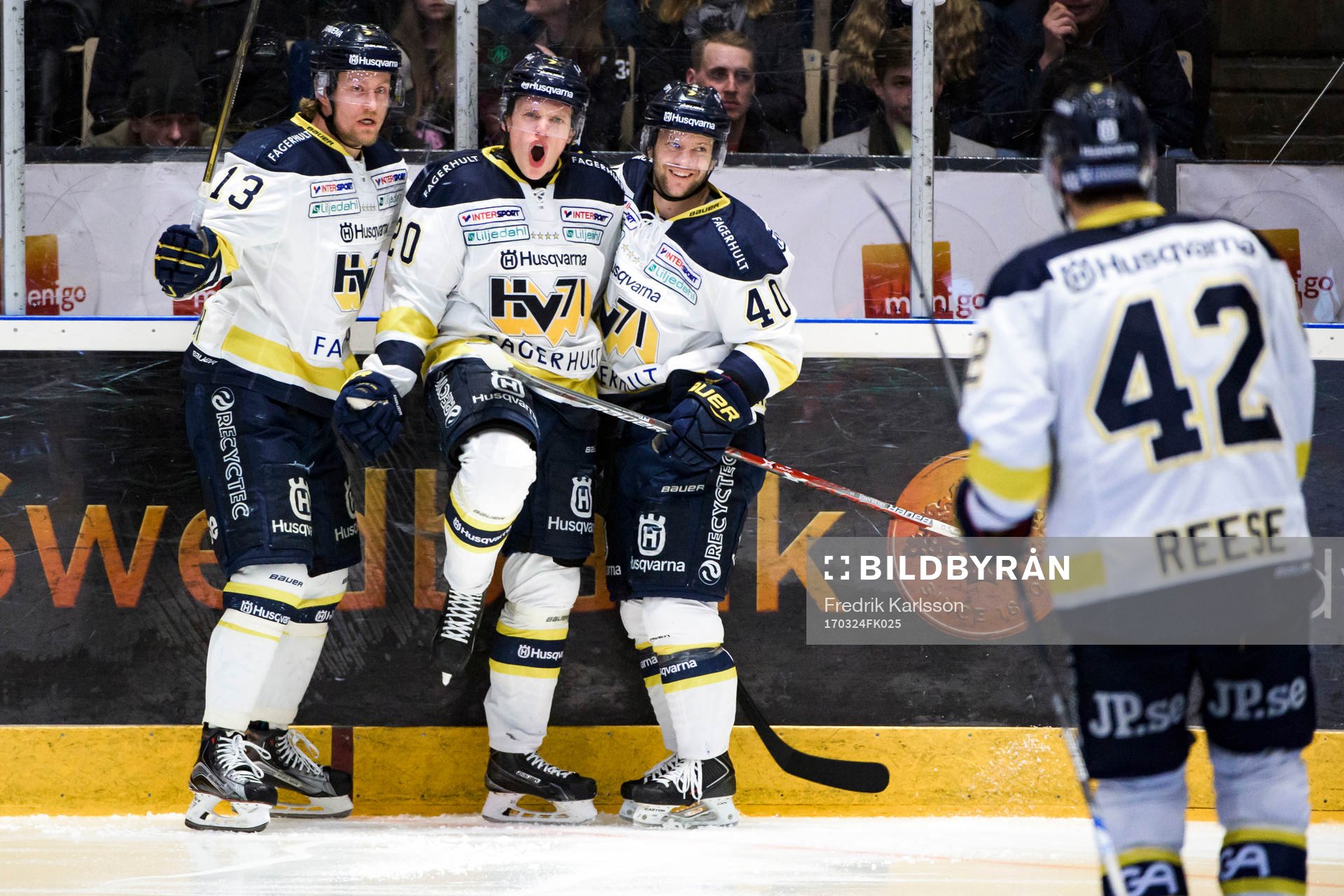 s Oscar Sundh, Lawrence Pilut och Pär Arlbrandt jublar