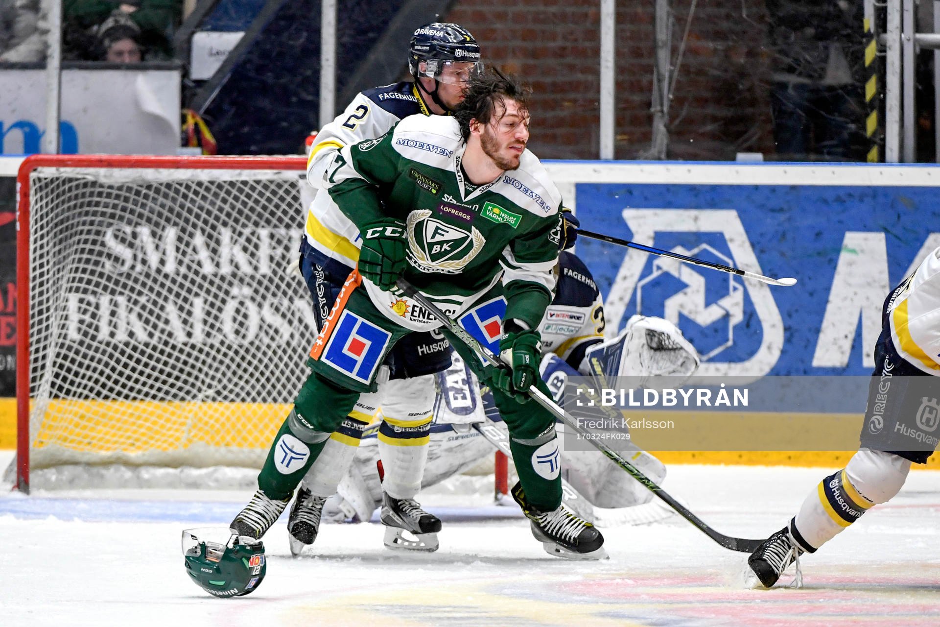 Färjestads John Persson blir av med hjälmen