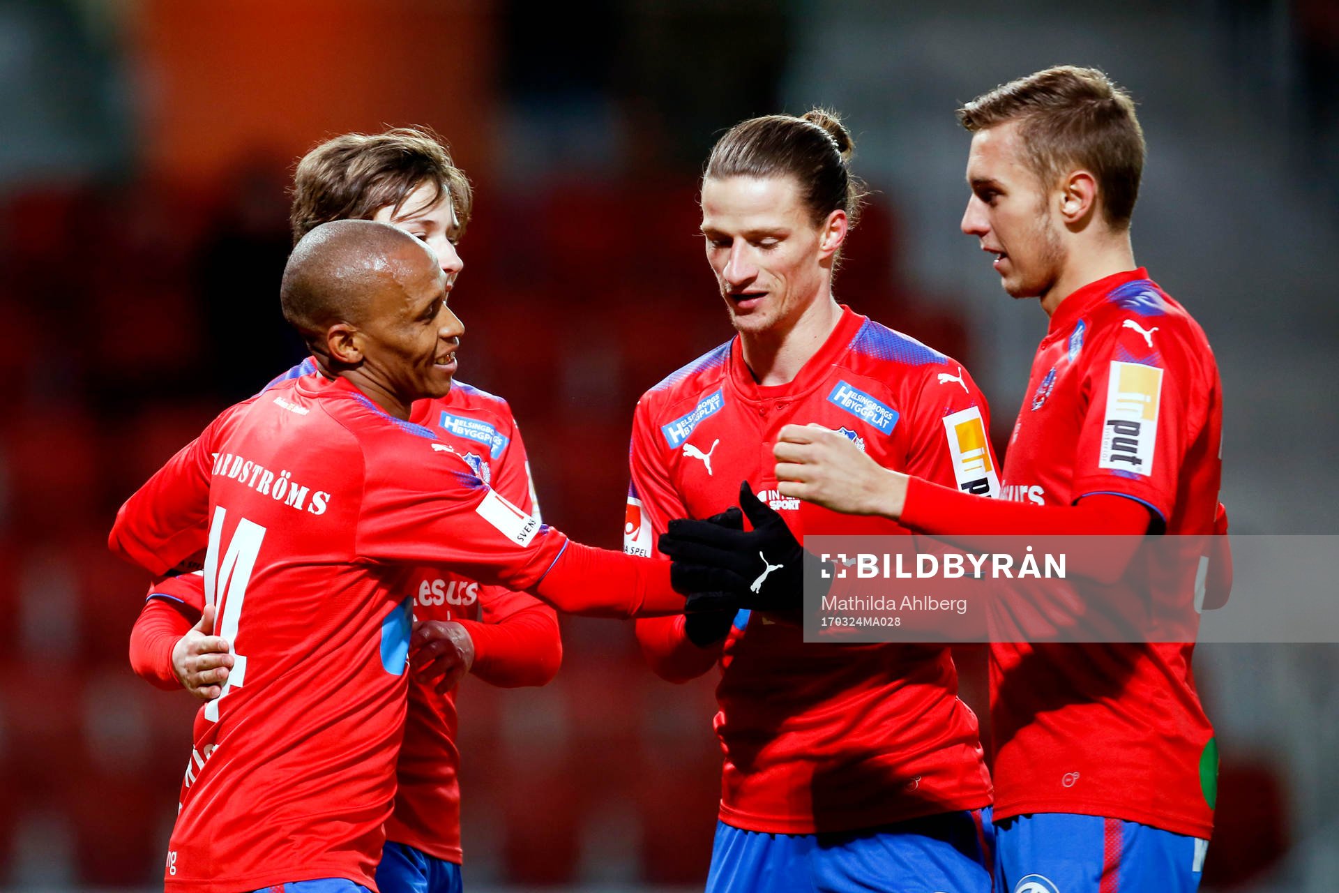 Helsingborgs Bradley Surprise Ralani jublar med lagkamrater