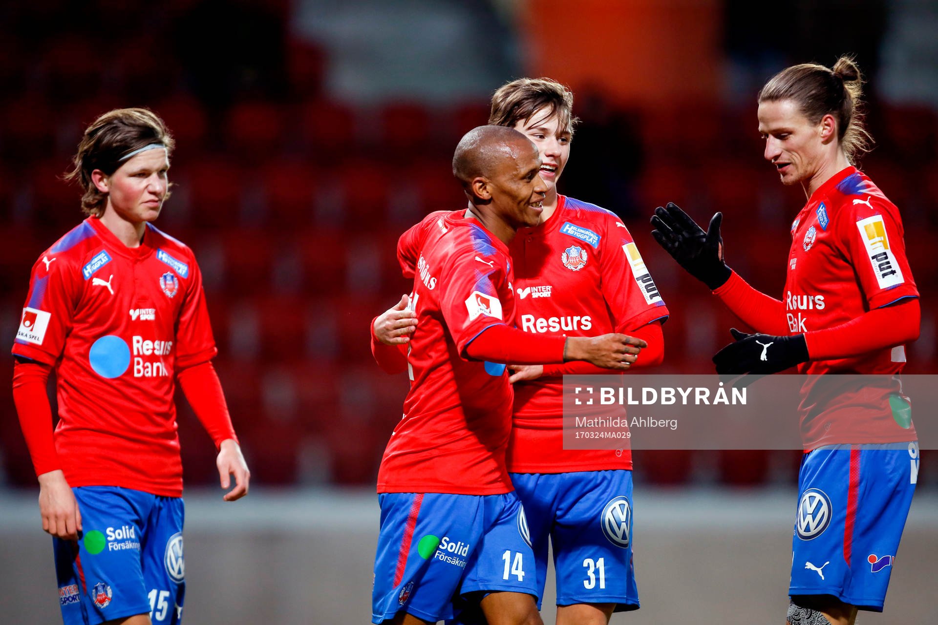 Helsingborgs Bradley Surprise Ralani jublar med lagkamrater