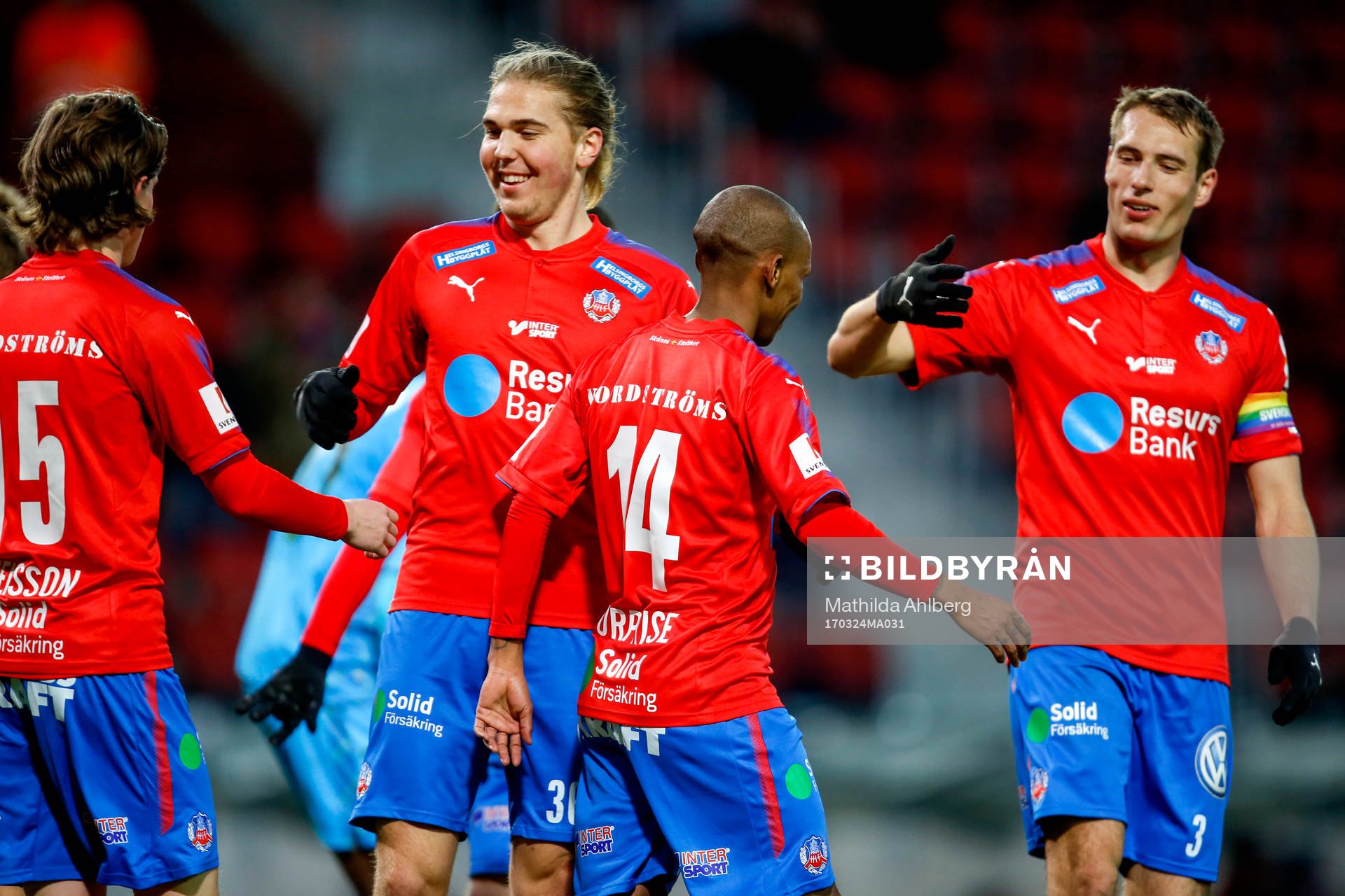 Helsingborgs Bradley Surprise Ralani jublar med lagkamrater