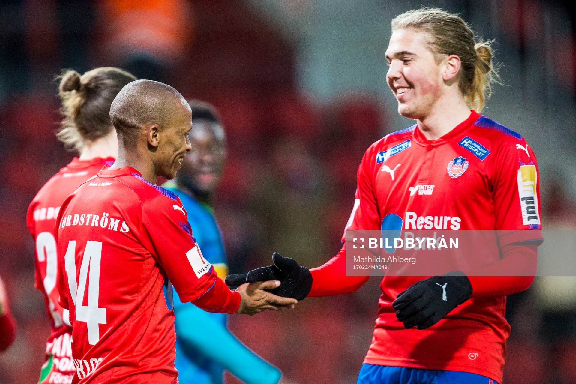 Helsingborgs Charlie Weberg jublar med Bradley Surprise
