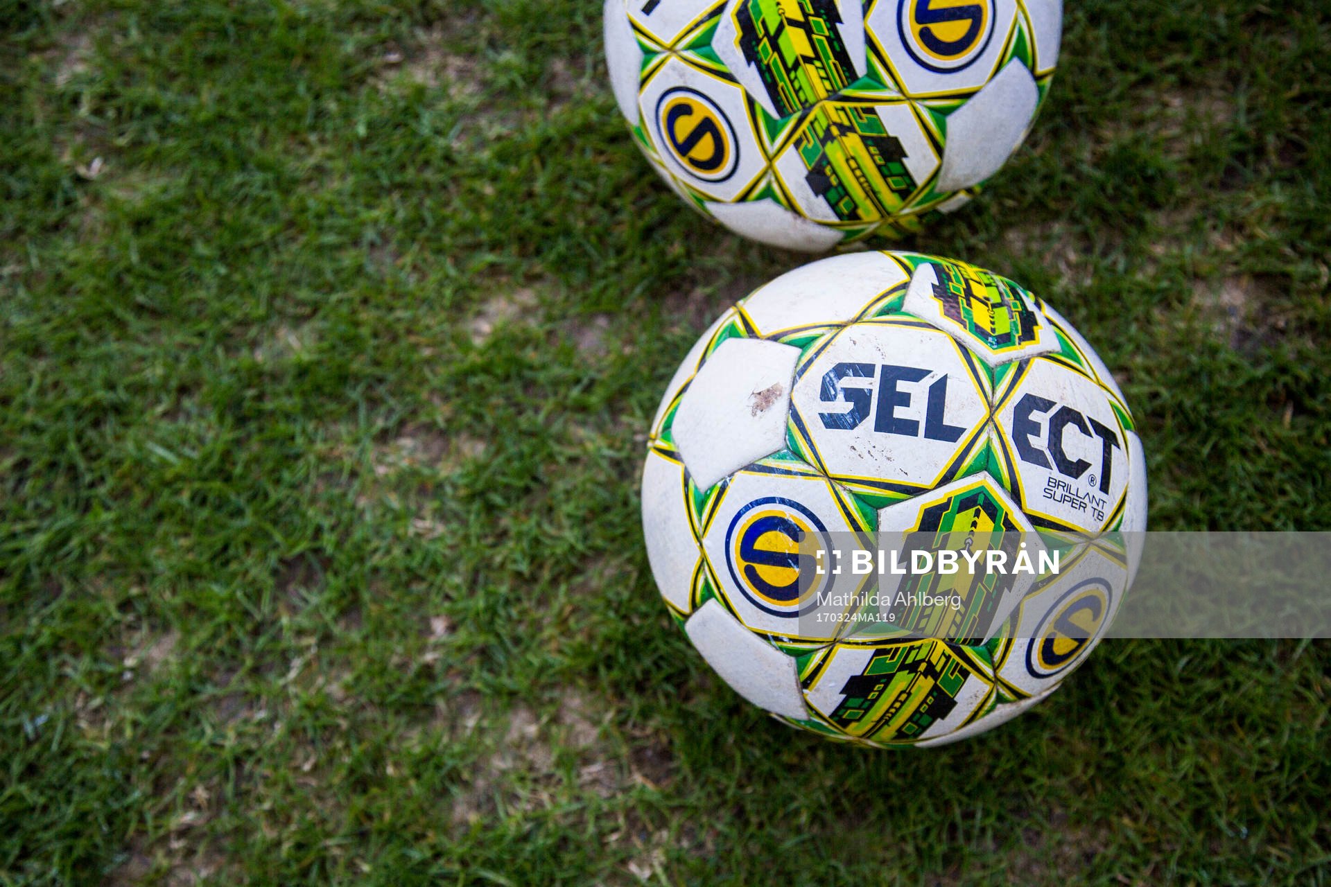 Officiell ligaboll från Select inför träningsmatchen i fotboll mellan Helsingborg och Nordsjälland den 24 mars 2017 i Helsingborg.