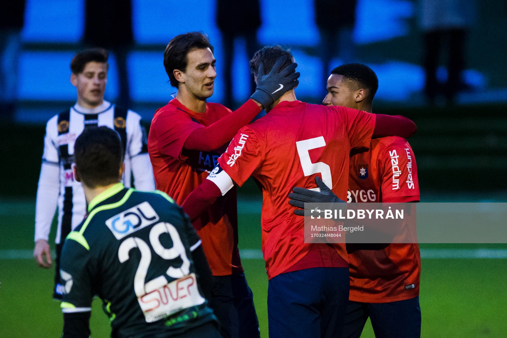Örgrytes Tommie Veljovic och Jens Cajuste  jublar med