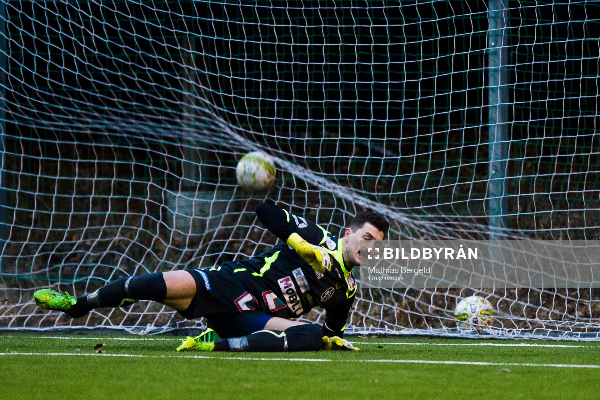 Örgrytes William Atashkadeh (ej i bild) gör 2-1-målet