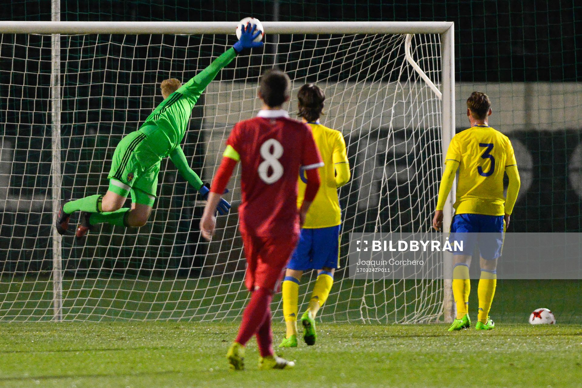 TIM ERLANDSSON (1 SWEDEN) DRAWS A BALL