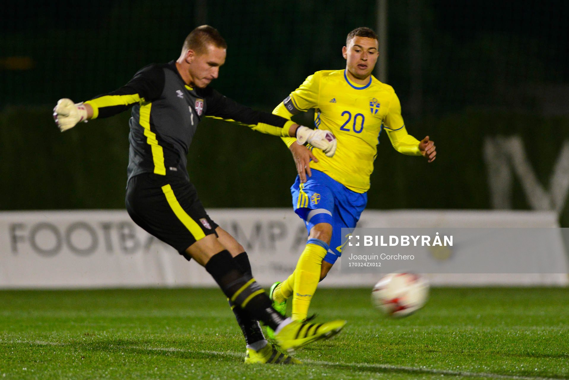 BORIS RADUNOVIC (1 SERBIA) SHOOT THE BALL