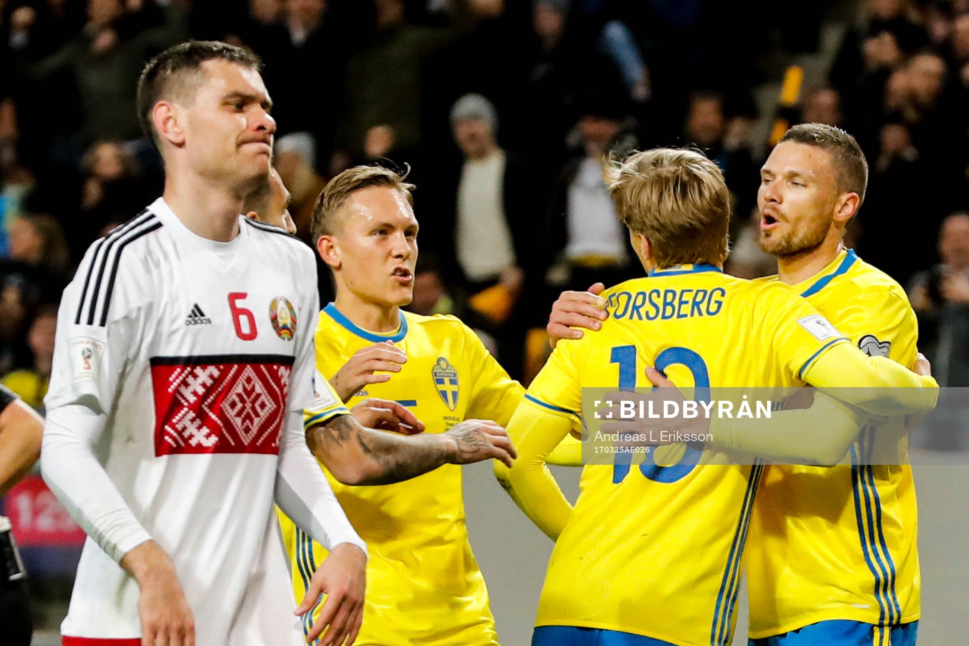 Sveriges Emil Forsberg jublar med Marcus Berg och Ludwig