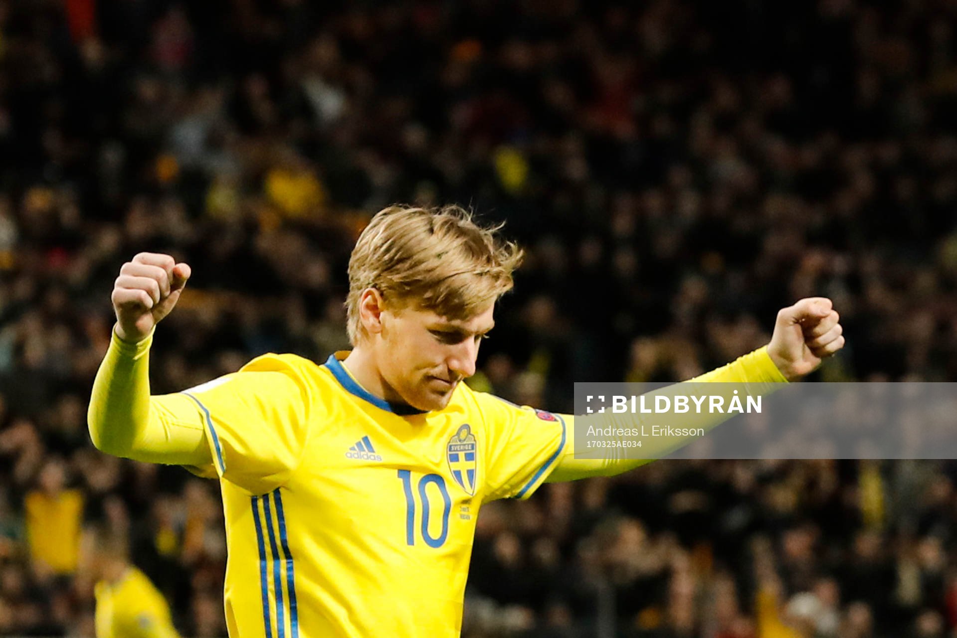 Sveriges Emil Forsberg jublar