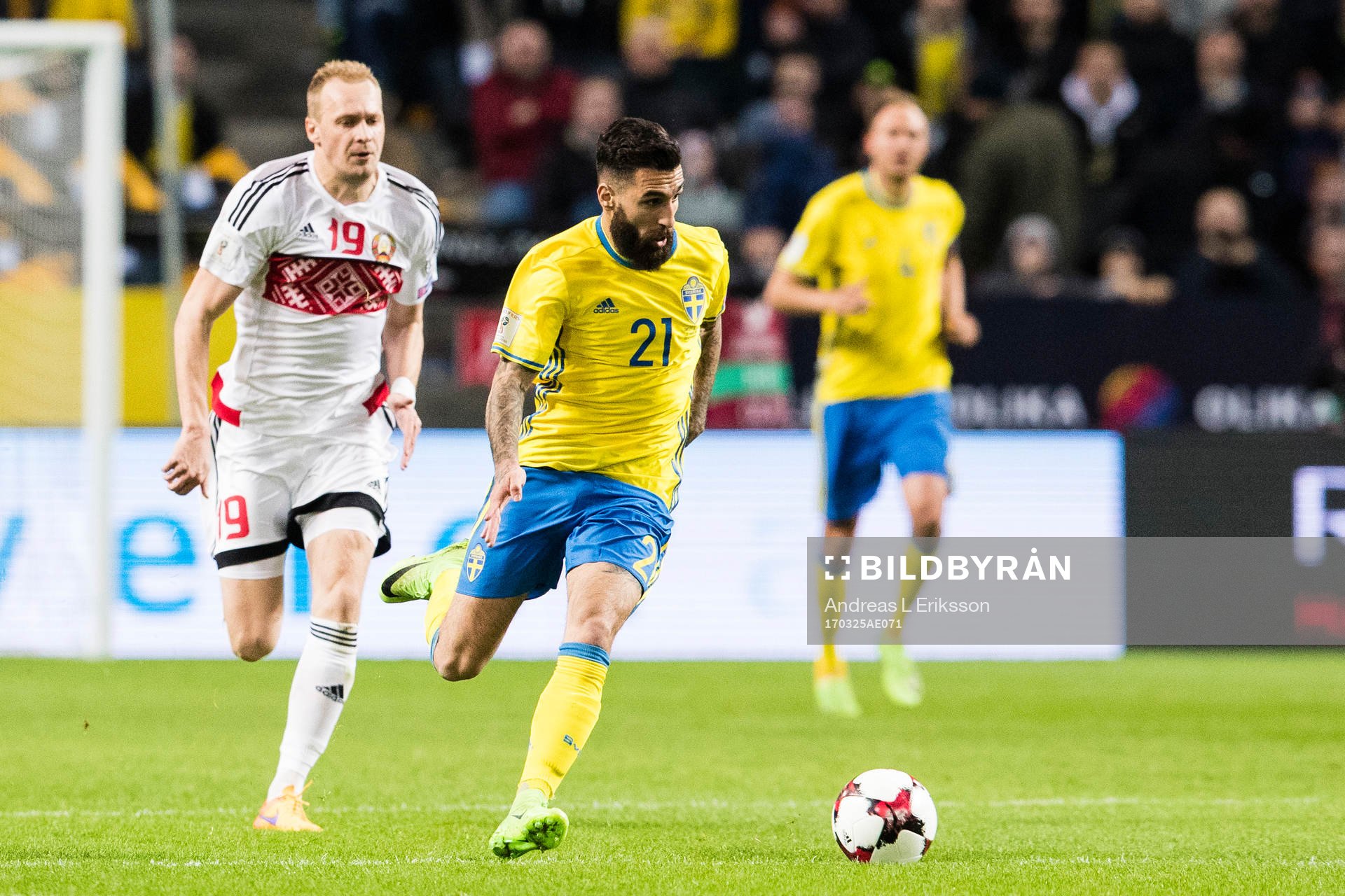 Belarus Maksim Bordachev jagar Sveriges Jimmy Durmaz