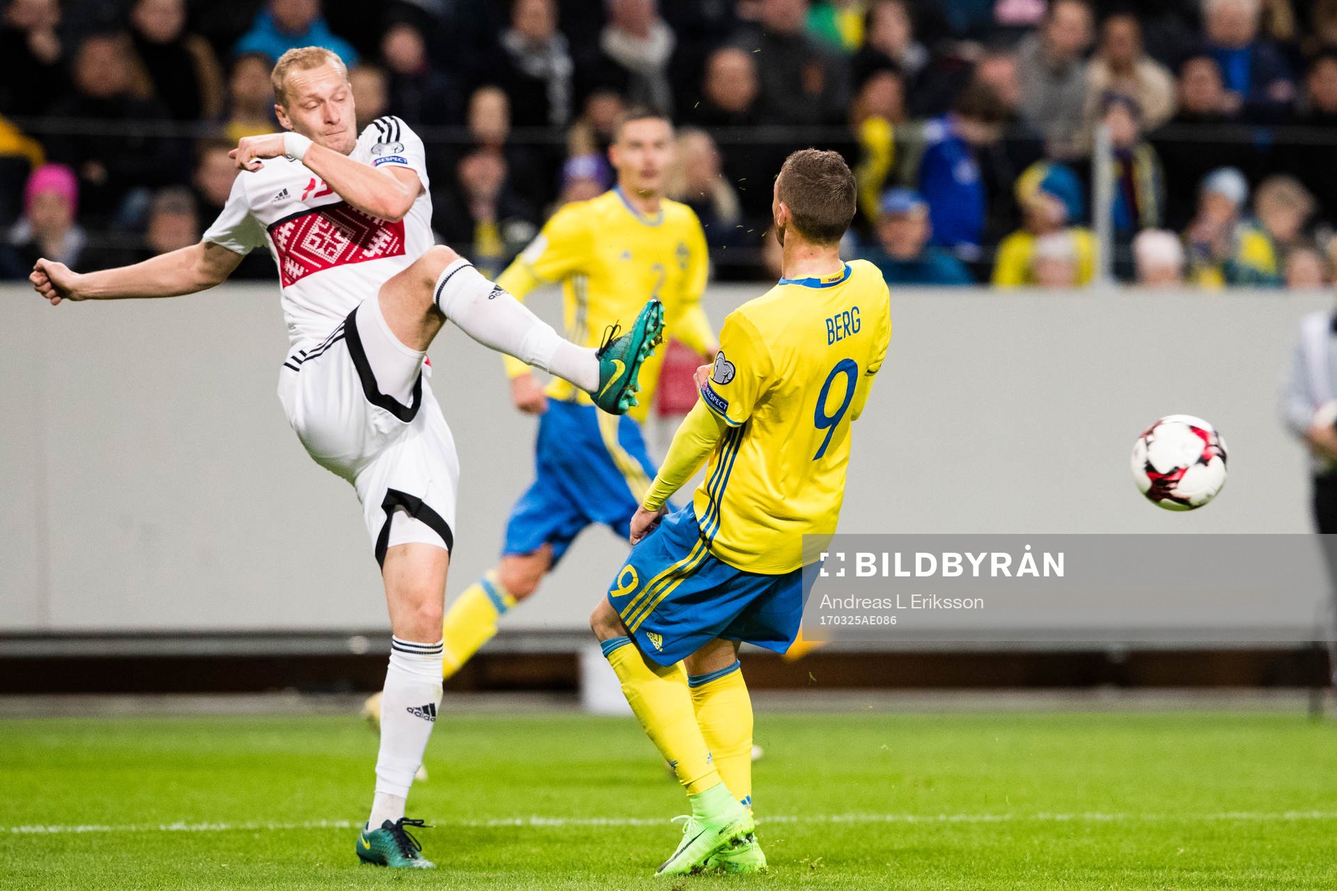 Belarus Maksim Bordachev och Sveriges Marcus Berg