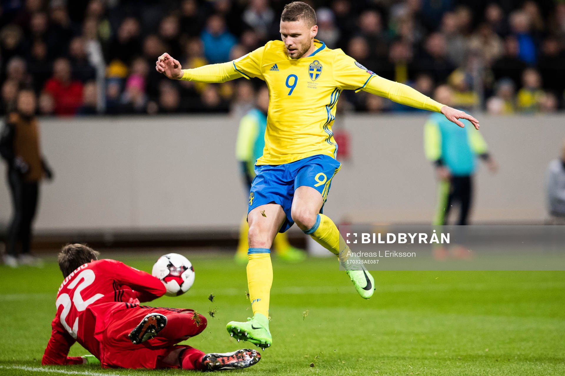 Belarus Andrei Gorbunov räddar en målchans från Sveriges