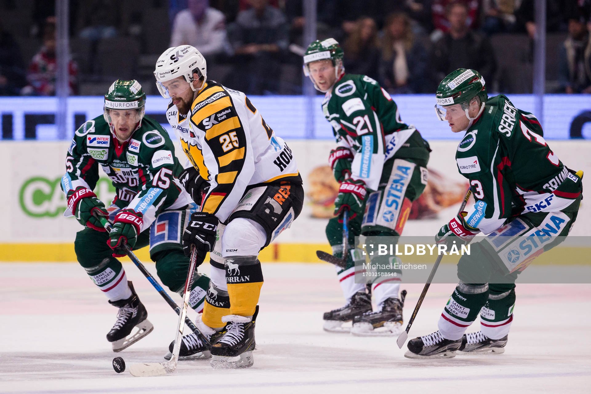 Skellefteås Axel Holmström mot Frölundas Matt Donovan
