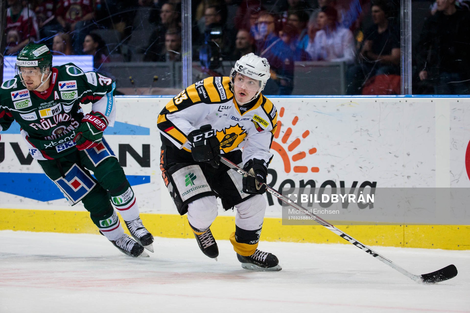Skellefteås Sebastian Aho före Frölundas Nicklas Lasu