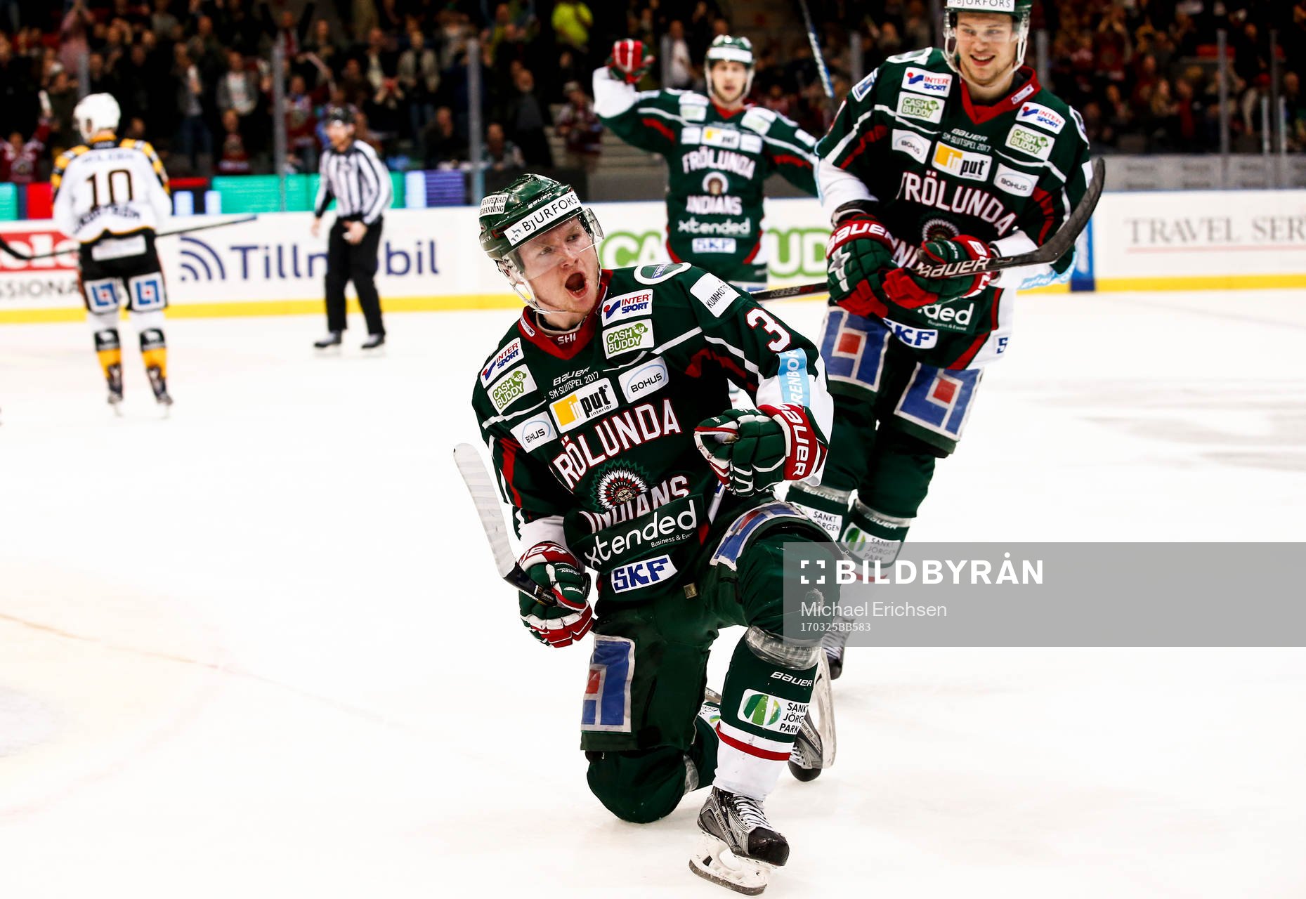 Frölundas Carl Grundström jublar