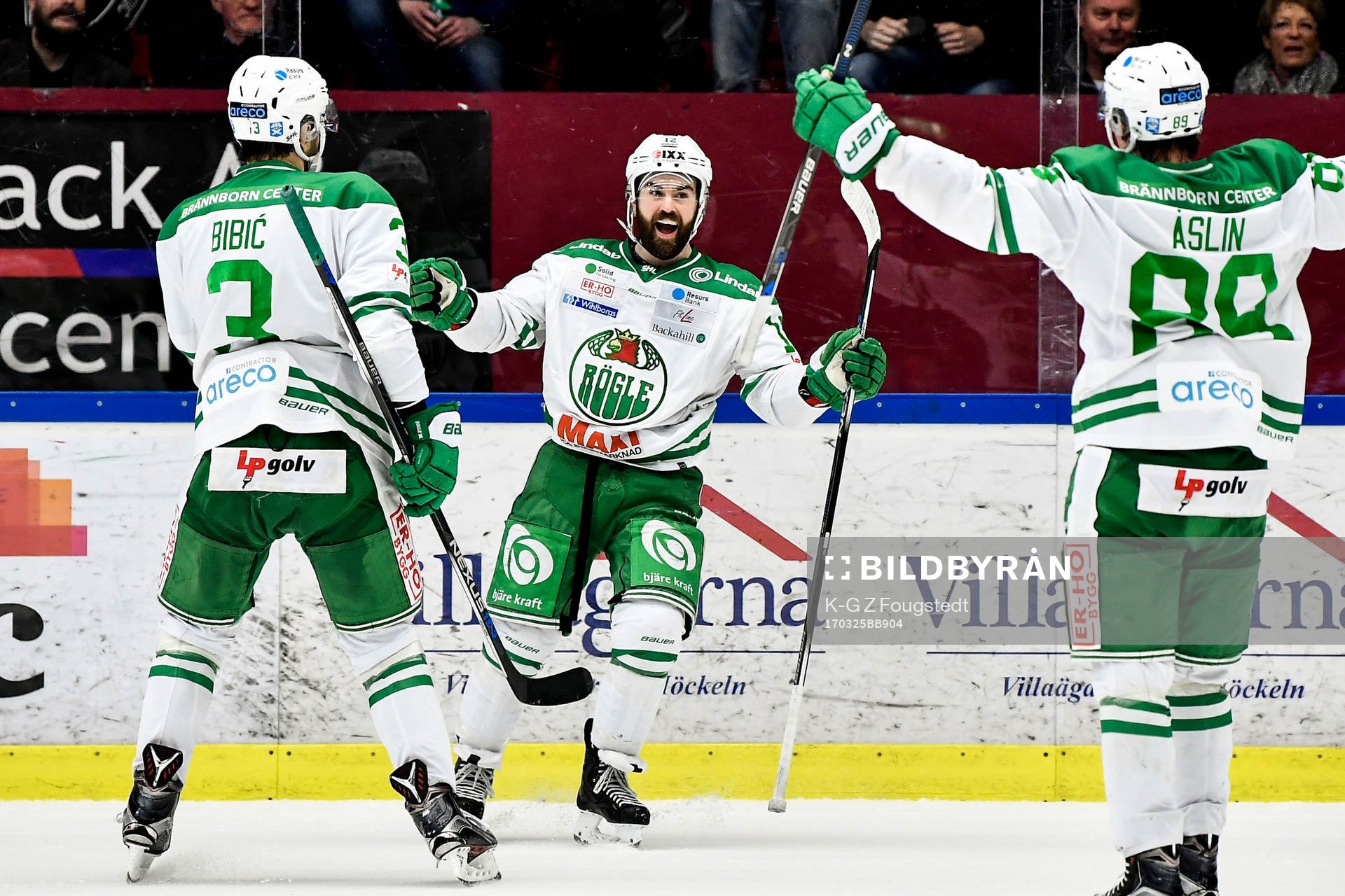 Rögles Jack Connolly jublar
