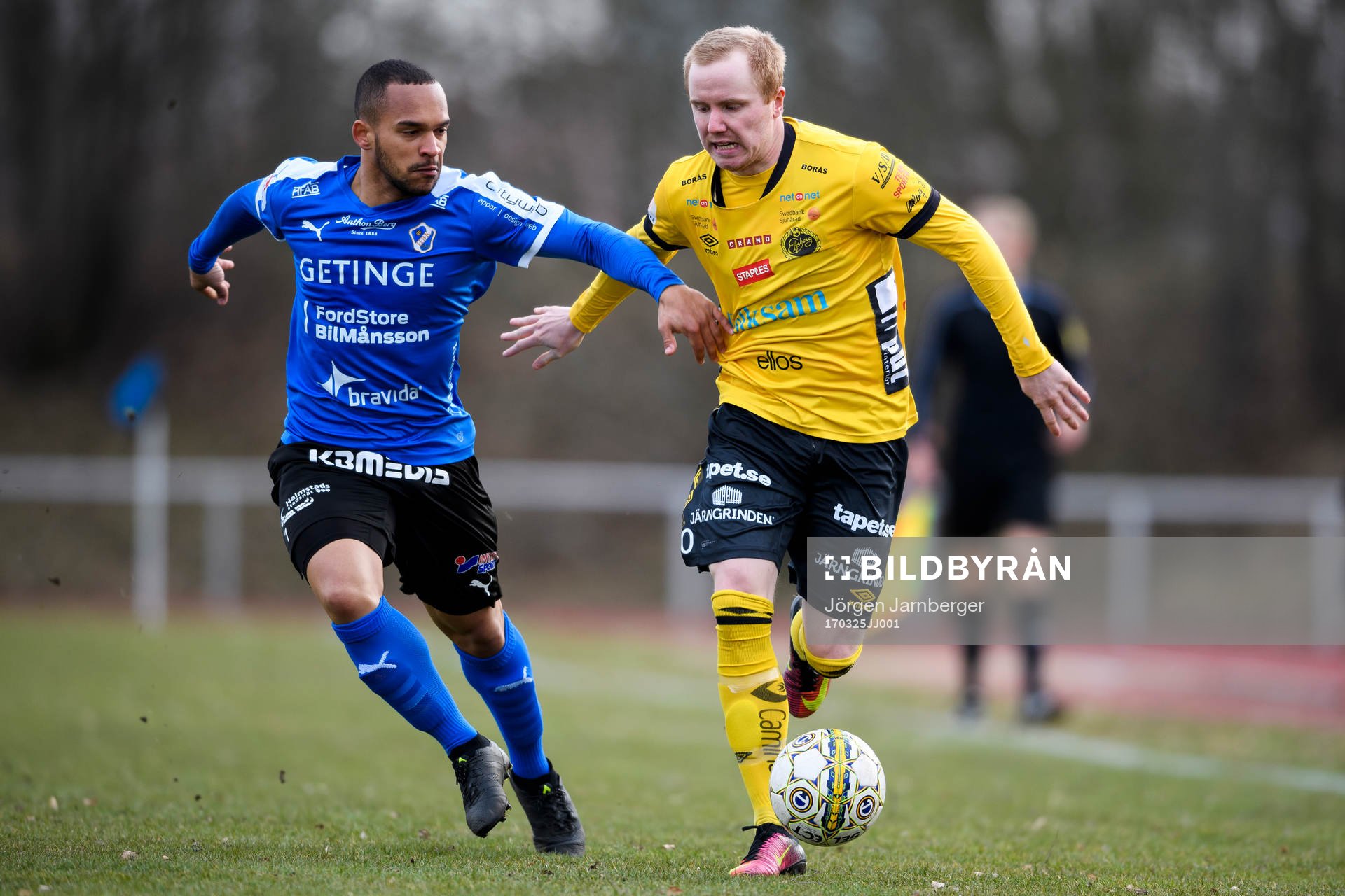 Elfsborgs Simon Lundevall och Halmstads Nikolai Alho