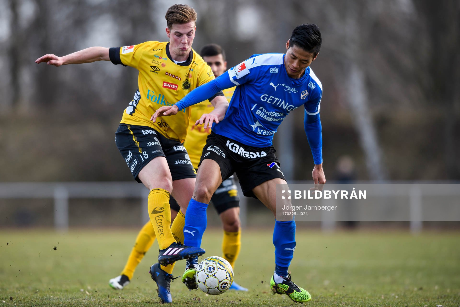 Halmstads Kosuke Kinoshita och Elfsborgs Simon Olsson