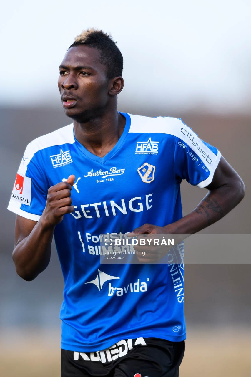 Halmstads Aboubakar Keita under träningsmatchen i fotboll mellan Halmstad och Elfsborg den 25 mars 2017 i Halmstad.