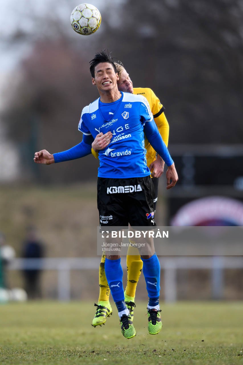 Halmstads Kosuke Kinoshita och Elfsborgs Joakim Nilsson