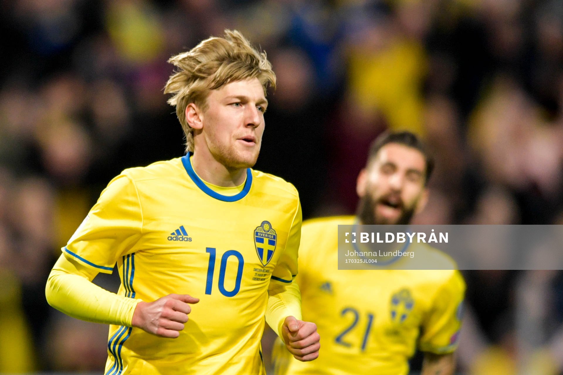 Sveriges Emil Forsberg jublar