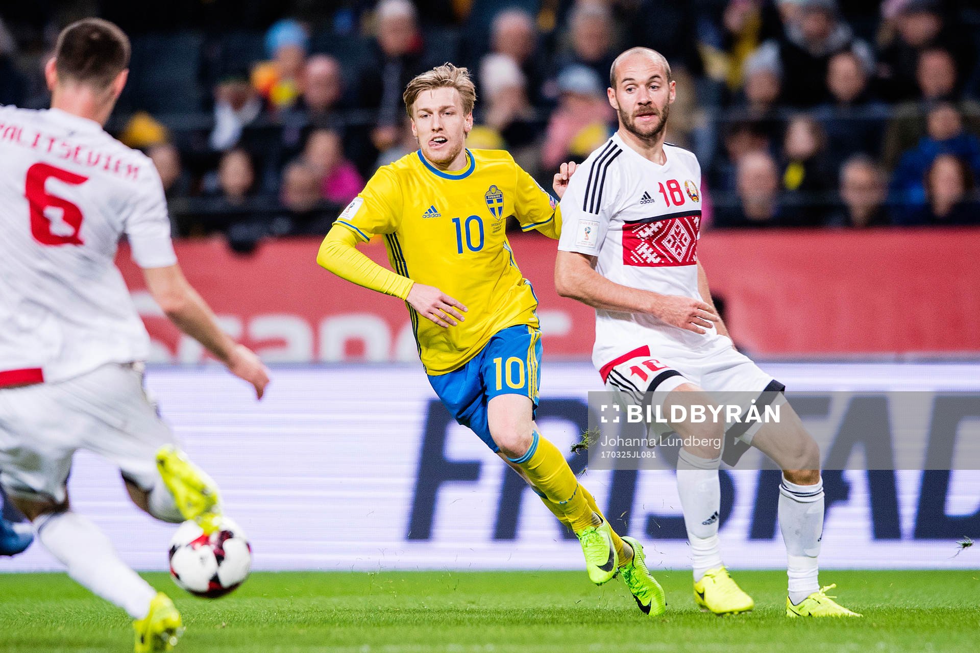 Sveriges Emil Forsberg och Belarus Ivan Maevski