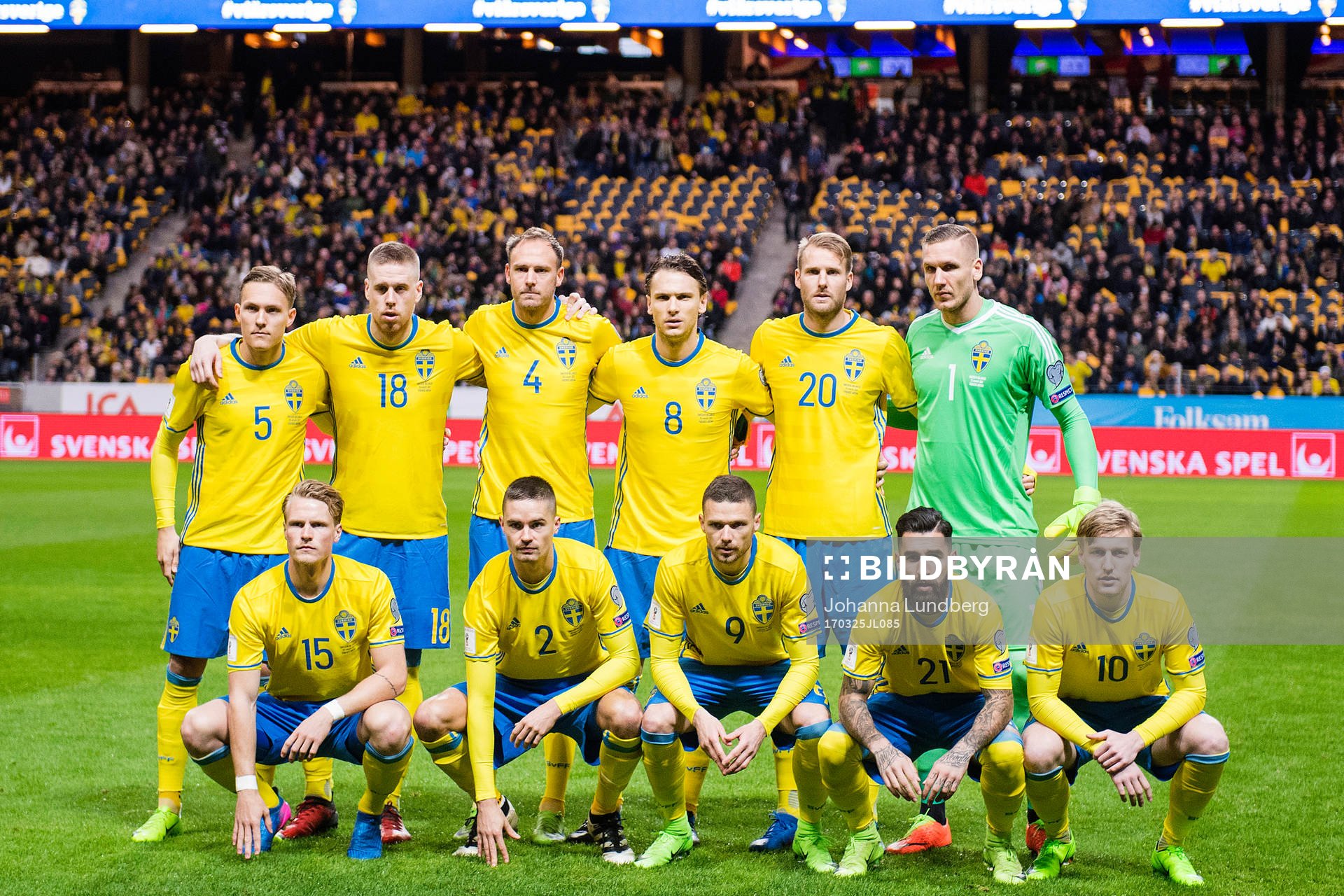 Sveriges spelare ställer upp för en lagbild