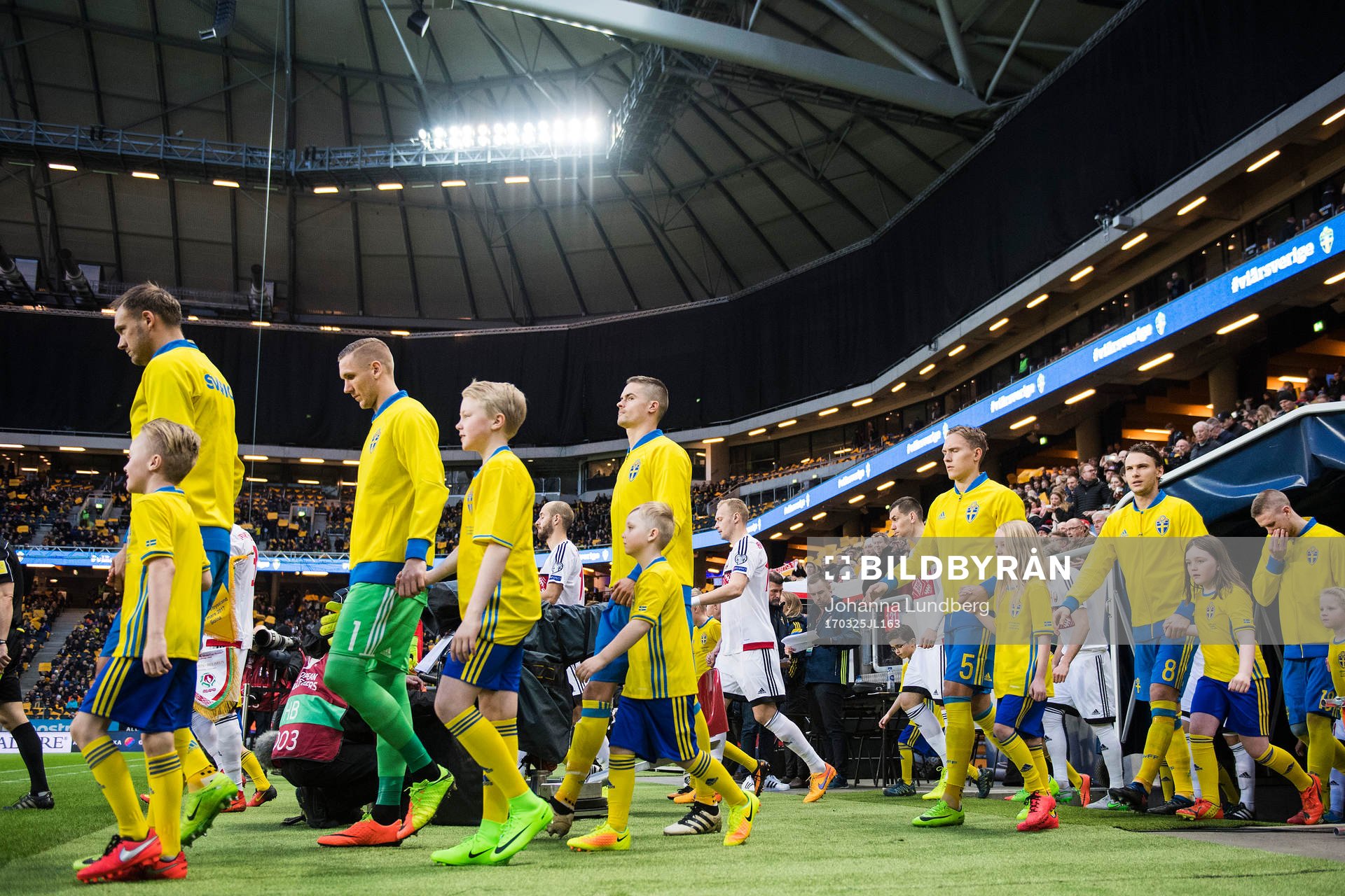 Sveriges Andreas Granqvist, målvakt Robin Olsen, Mikael