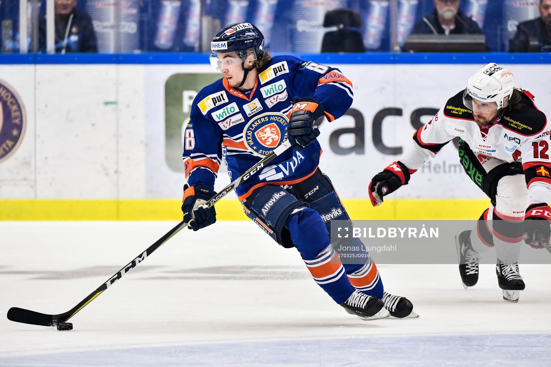 Växjös Adam Brodecki och Malmö Redhawks Andreas Thuresson