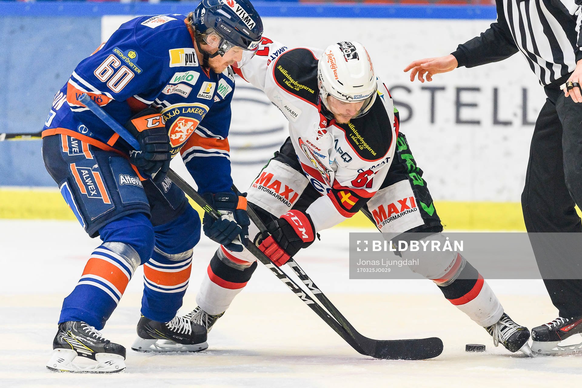 Växjös Erik Josefsson och Malmö Redhawks Nicklas Jadeland