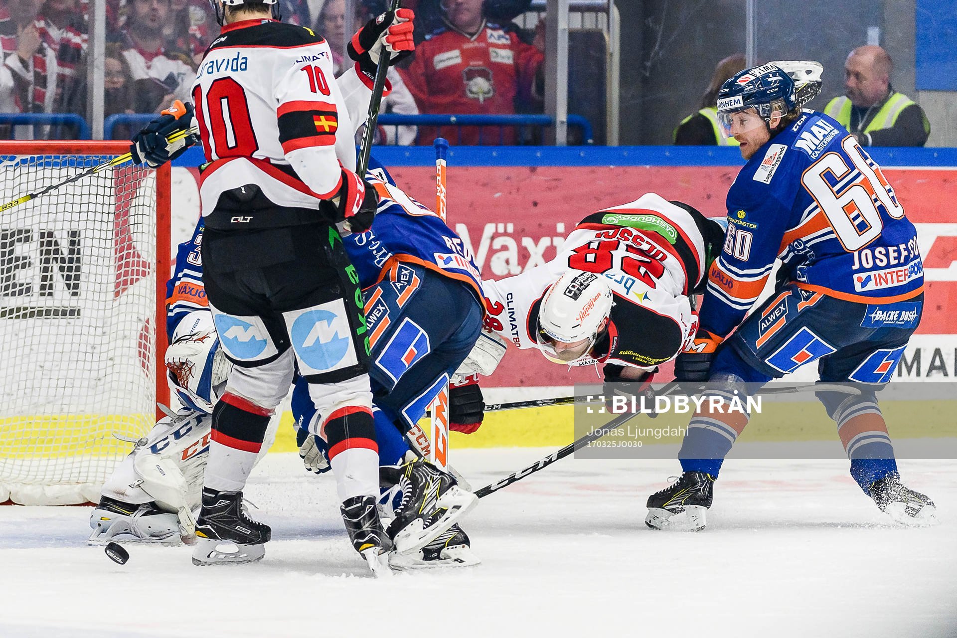 Malmö Redhawks Jens Olsson faller