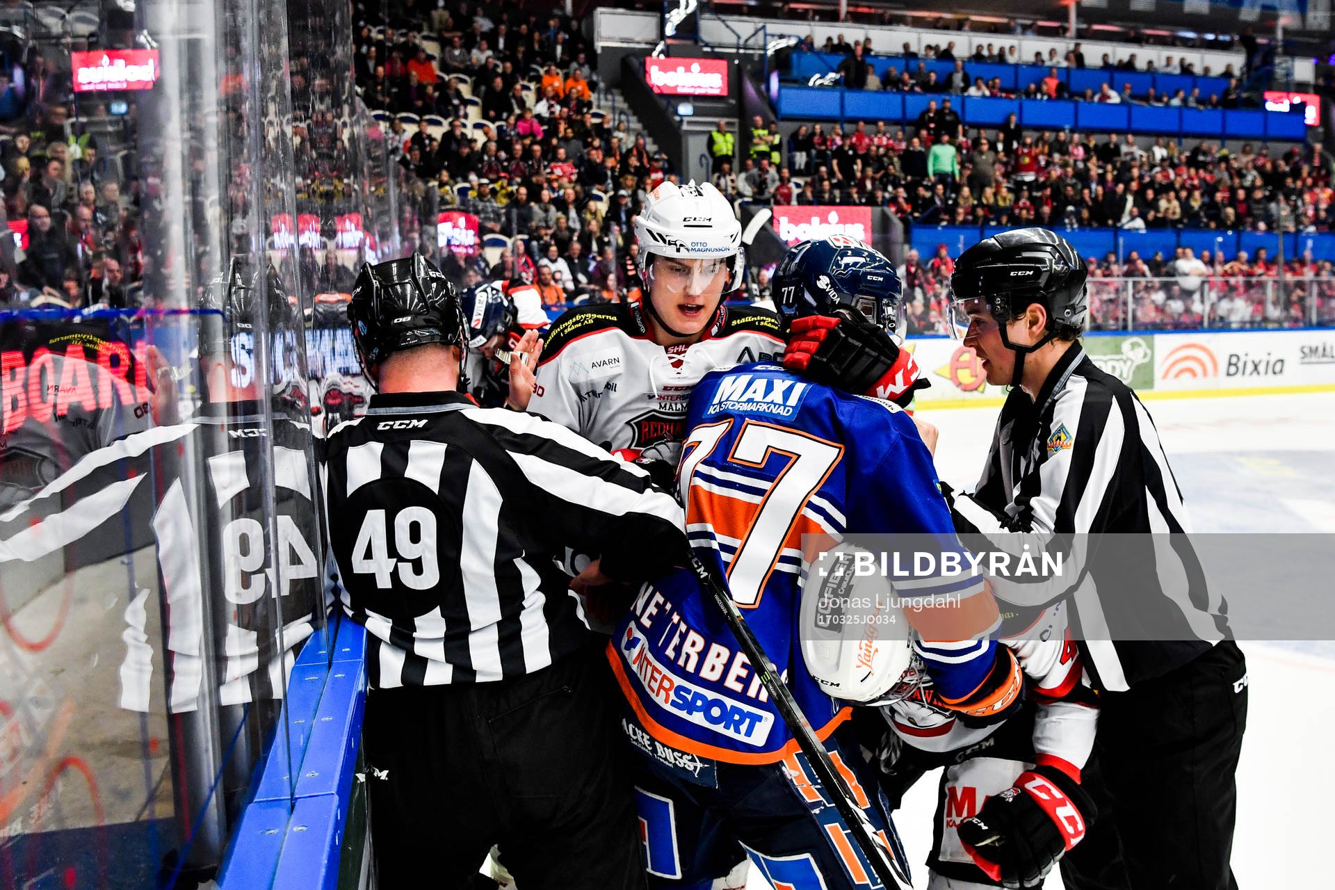 Bråk mellan Växjös Pontus Netterberg och Malmö Redhawks