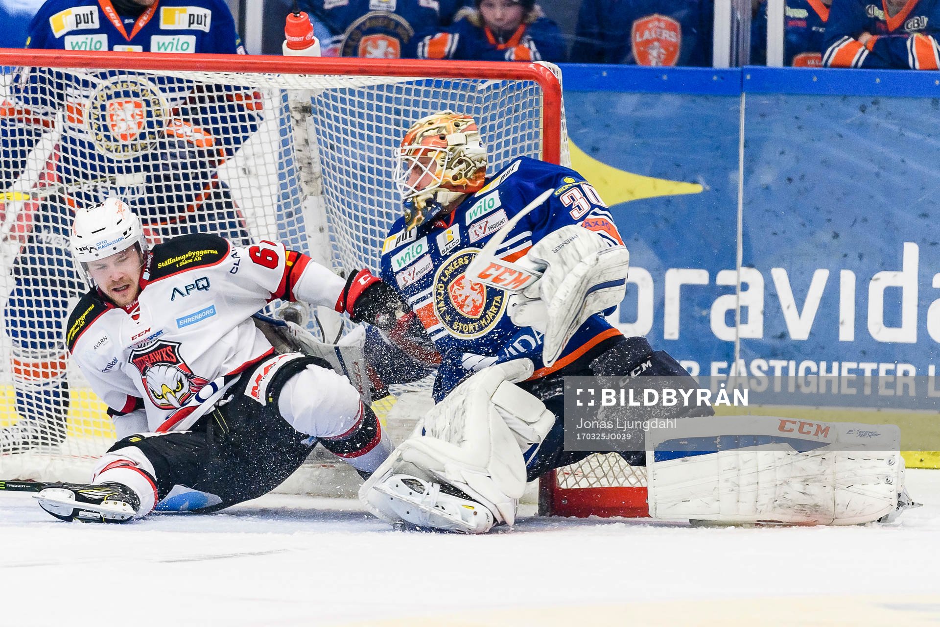 Malmö Redhawks Nicklas Jadeland krockar med Växjös