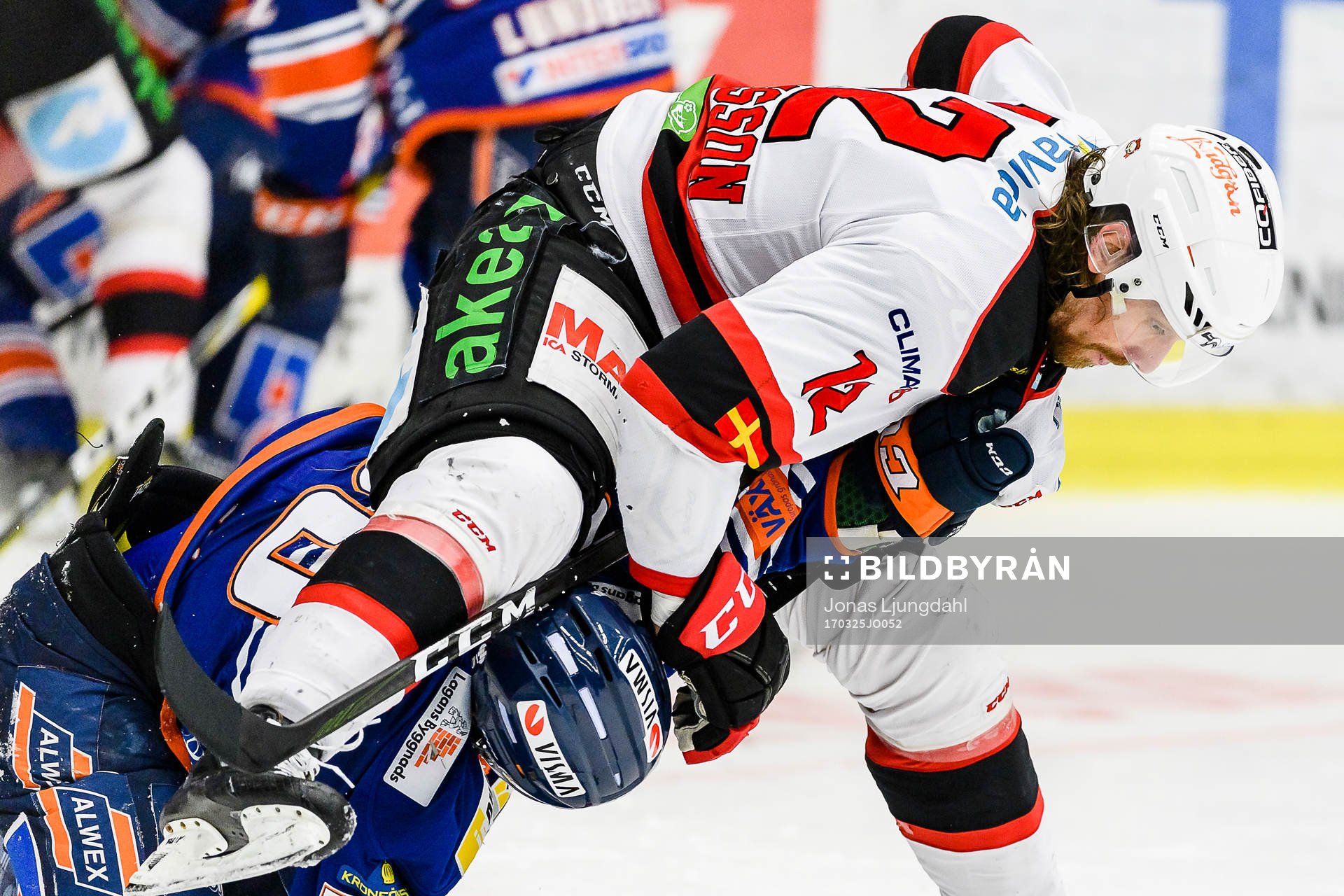 Gruff mellan Malmö Redhawks Andreas Thuresson  och
