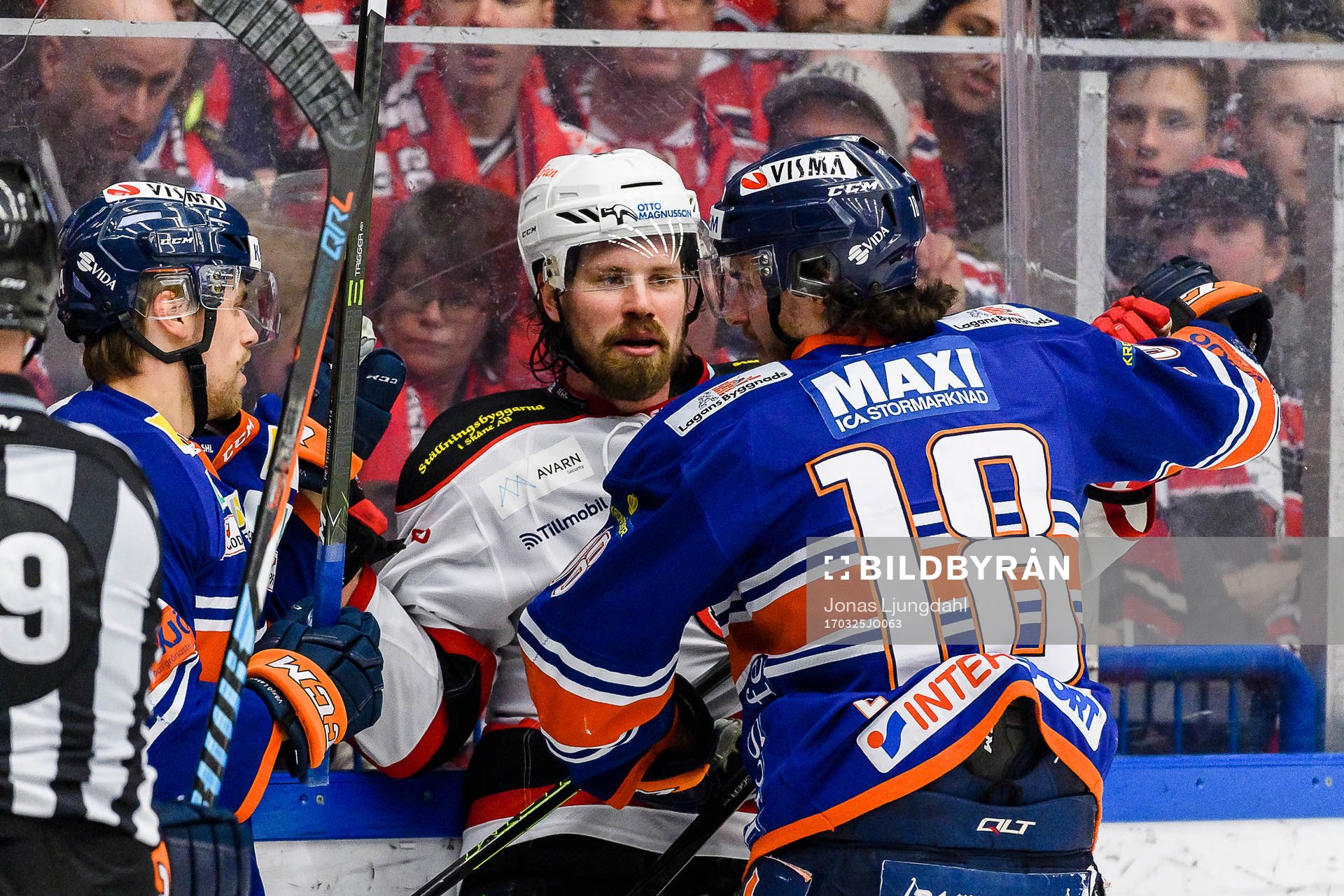 Gruff mellan Malmö Redhawks Stefan Warg och Växjös