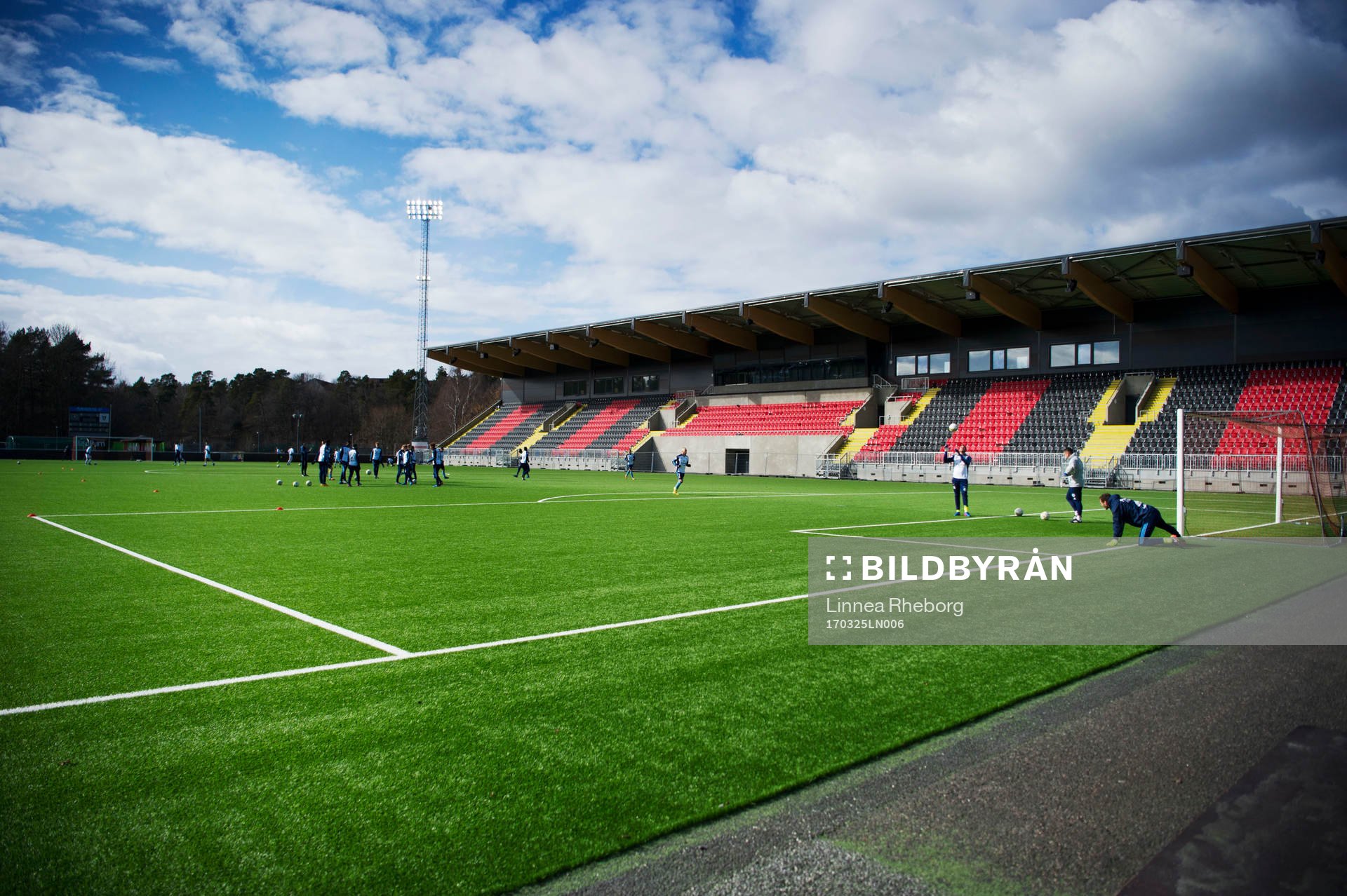 Djurgårdens spelare värmer upp